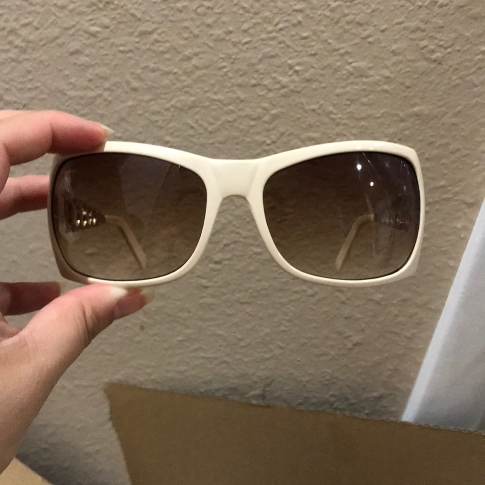Guess Sun Glasses